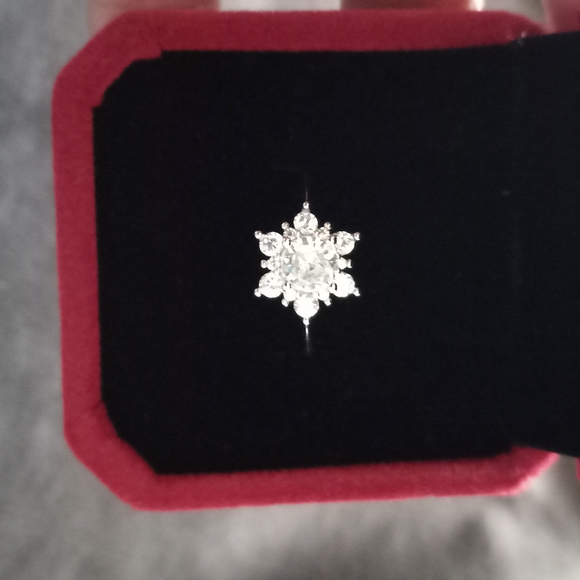 NWOT.  Sterling Silver Diamond Ring/8 - Picture 6 of 7